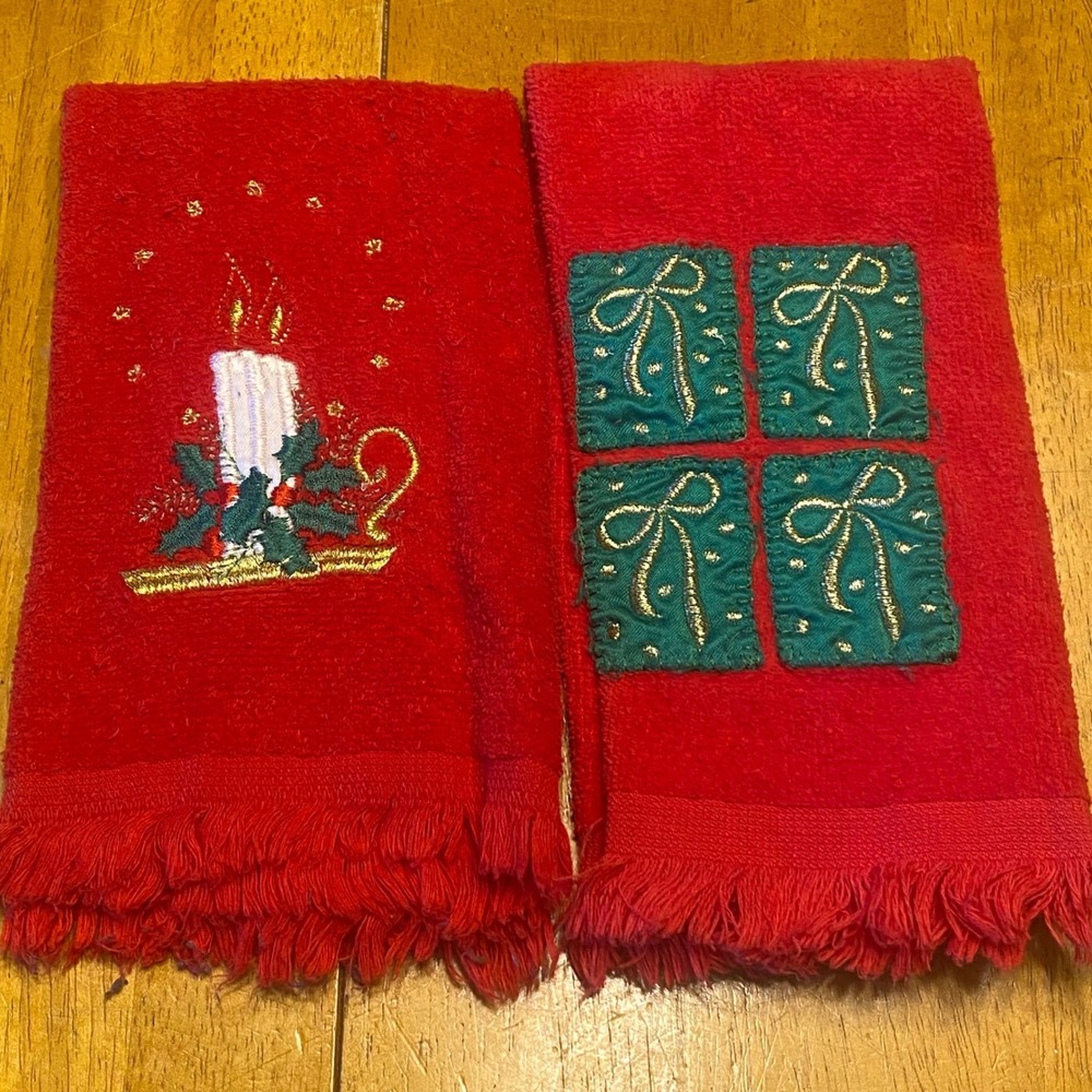 Two Vintage Unbranded Fingertip Towels‎ Red Christmas Embroidered Thailand